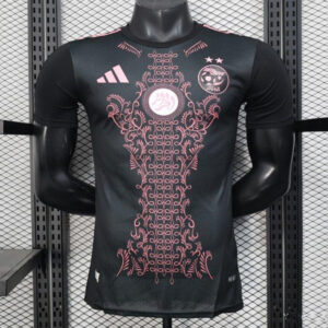 Maillot Algérie 2025 version joueur noir avec touches de rose