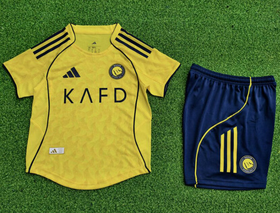 Maillot-Al-Nassr-Enfant-2025-2026-domicile-1.jpg Ensemble Maillot Enfant Al Nassr 2025 - Maillot Al Nassr Enfant 2025 2026 domicile