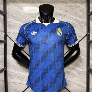 Maillot édition joueur du Real Madrid, design conceptuel bleu, 2026-2027