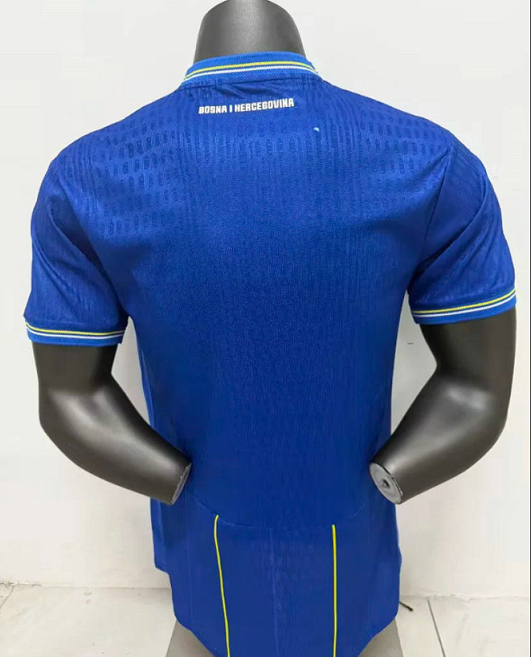Maillot-Match-Bosnie-Herzegovine-Coupe-du-Monde-2026-domicile-A-1.jpg Maillot de foot Match Bosnie-Herzégovine Coupe du Monde domicile 2026