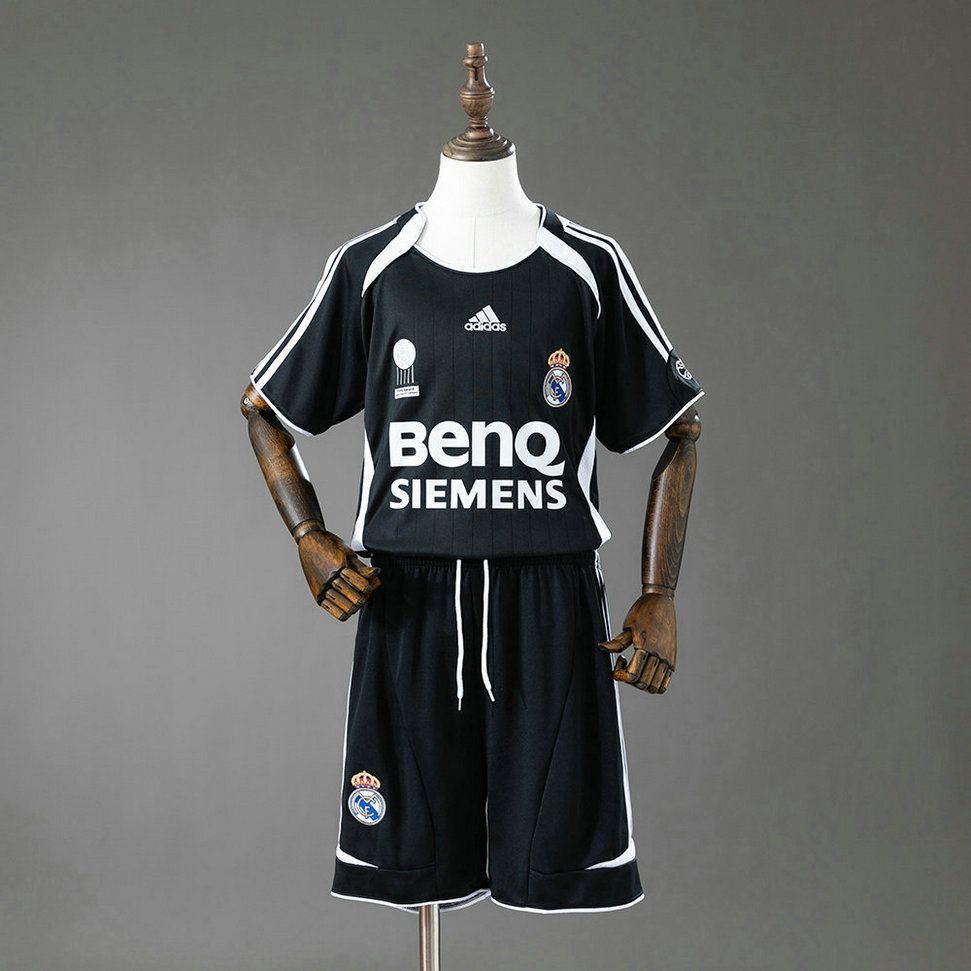 Ensemble Maillot Enfant Real Madrid 2006/2007 - Exterieur Noir